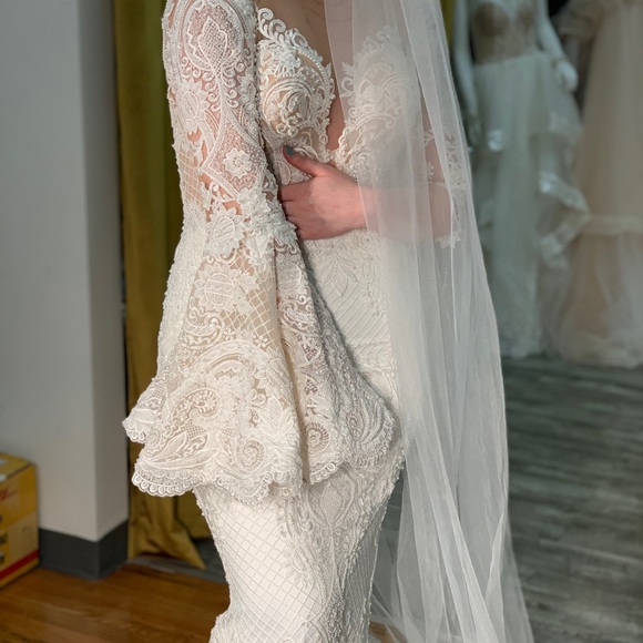 Wedding dress - Picture 11 of 11
